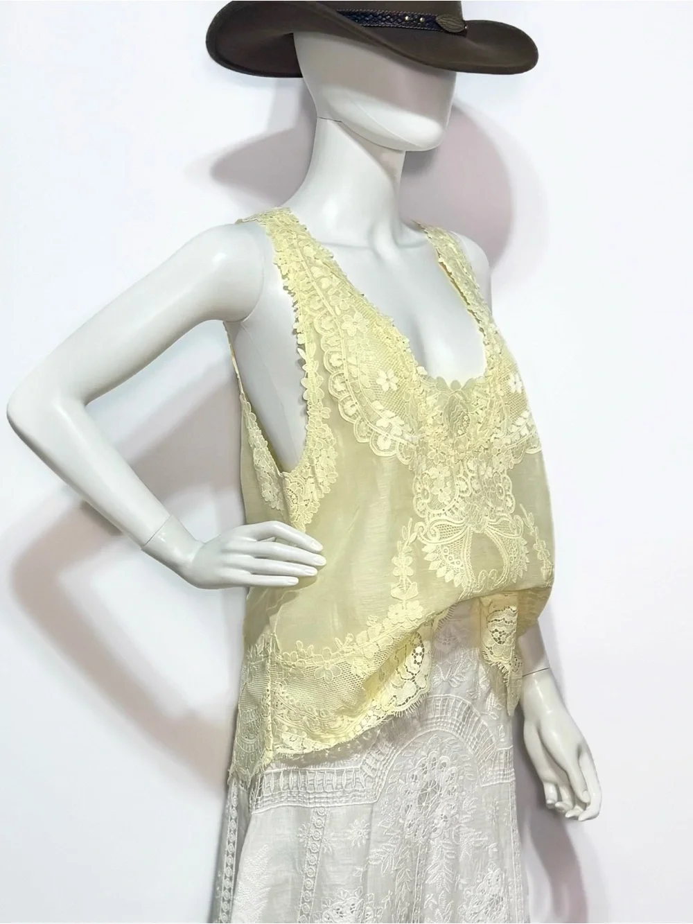 Zimmermann Boho pastel yellow lace top in linen | Size 1/S - Picture 4 of 9